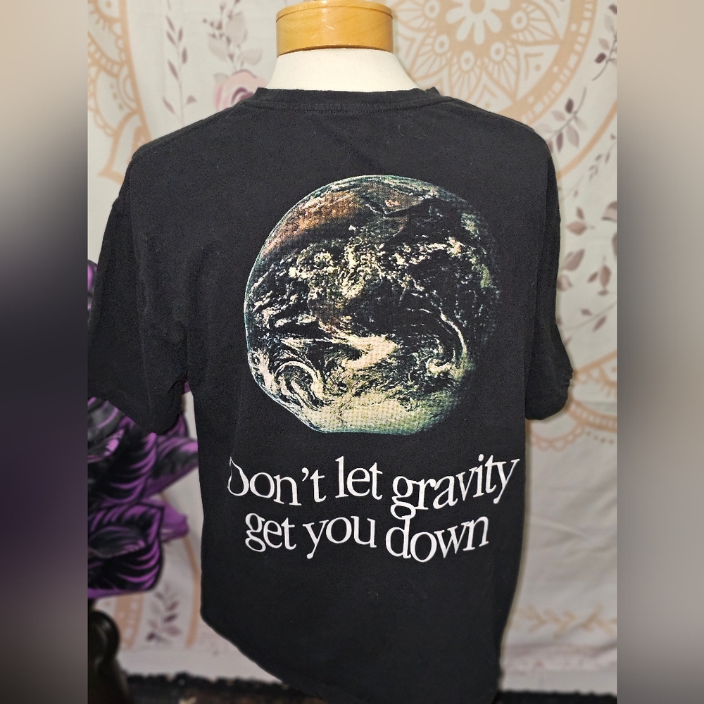 EUC 100% Cotton Fabric Of History 'Don't Let Gravity Get You Down' Large